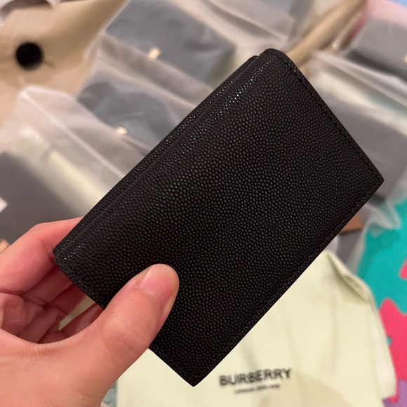 NWT Burberry leather wallet - Picture 2 of 7